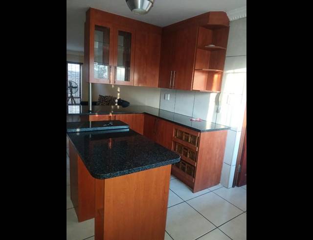 3 BEDROOM TOWNHOUSE FOR SALE IN GREENHILLS